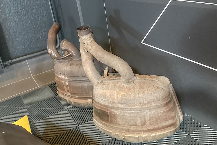 2 Endtöpfe mit Hitzeschutz